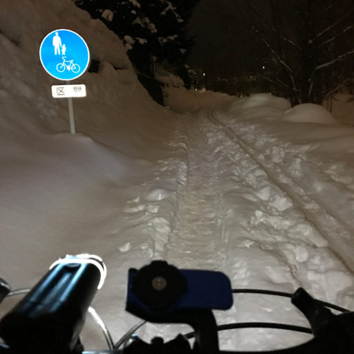 川沿いの遊歩道