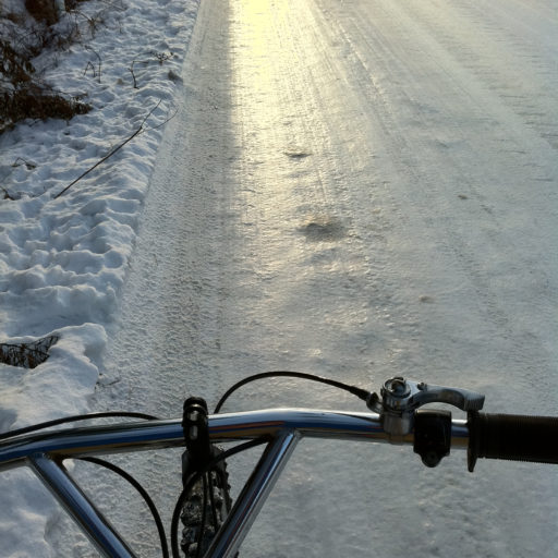 表面が磨かれた圧雪路