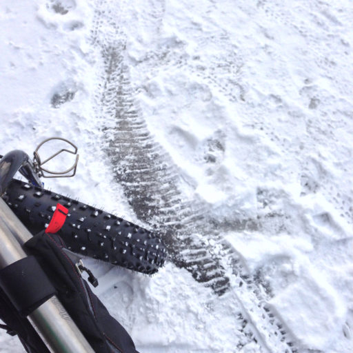 雪上のスリップ痕