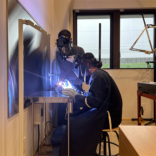 溶接をする様子