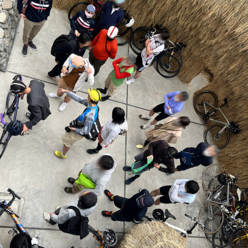 バルコニーのサイクリストたち